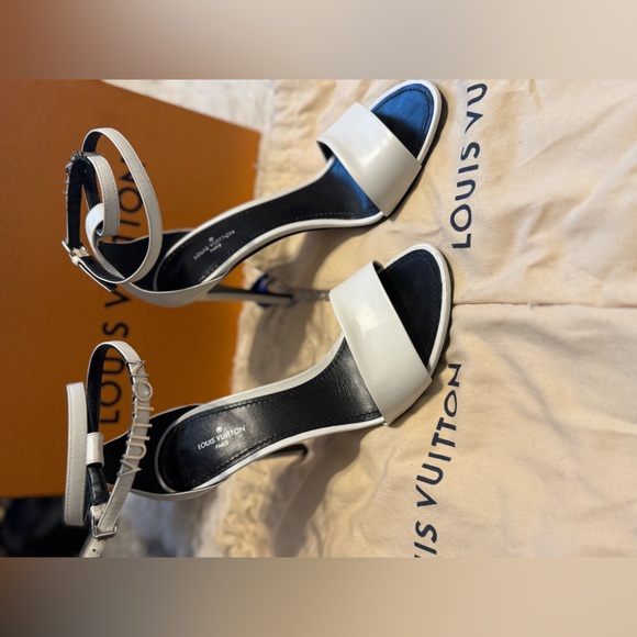 Louis Vuitton Shoes | Louis Vuitton
Calfskin Call Back Heels White Size 37 - Picture 7 of 11
